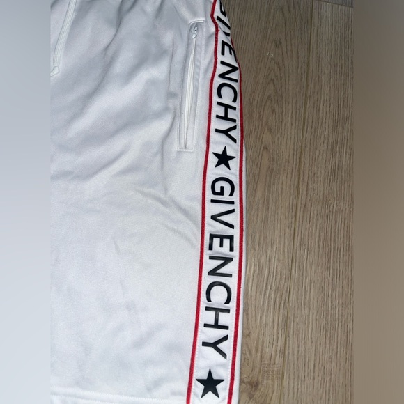 Givenchy Logo Band Shorts - Picture 2 of 8